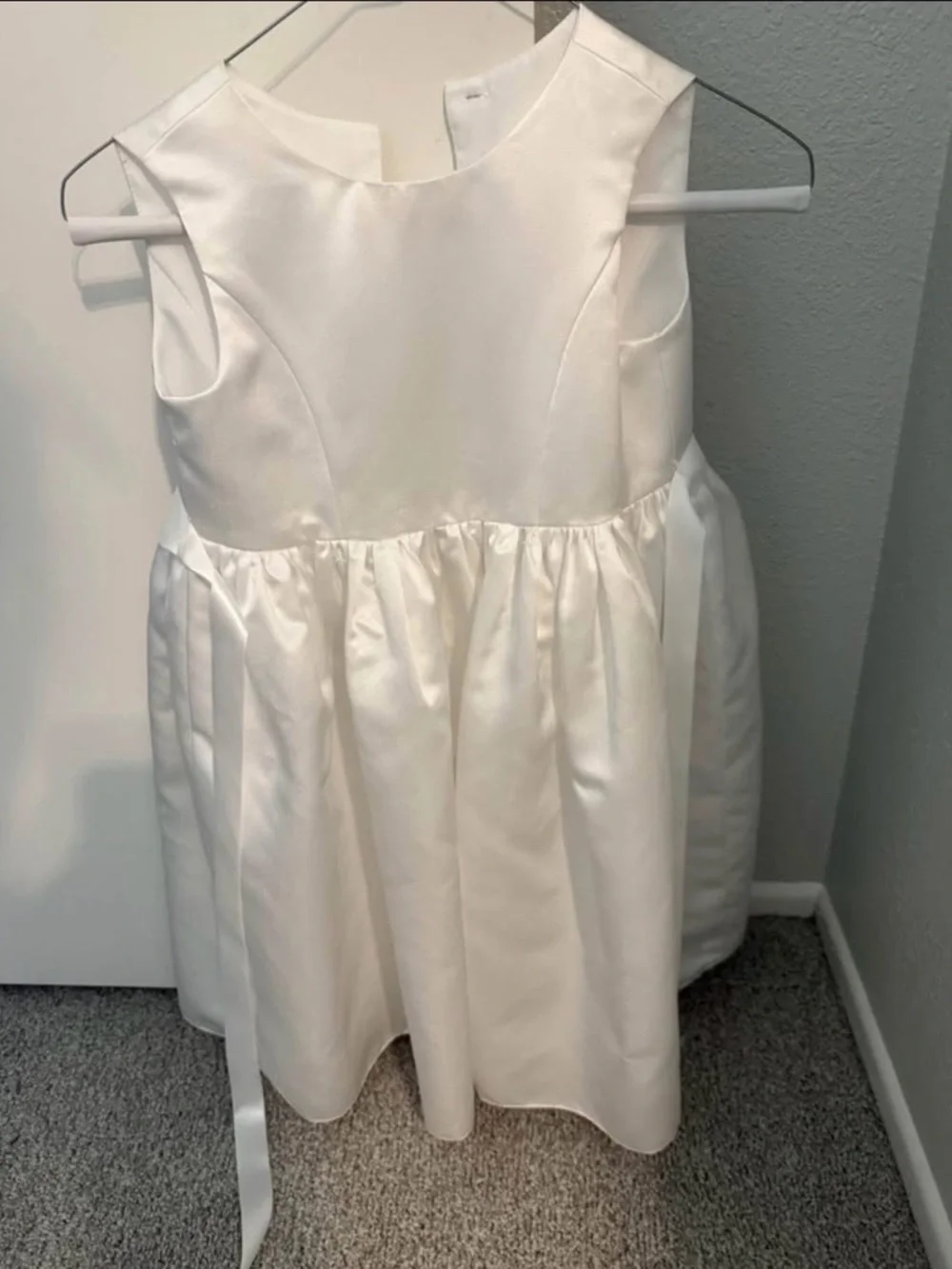 David's Bridal white satin flower girl dress size 6 - Picture 2 of 4